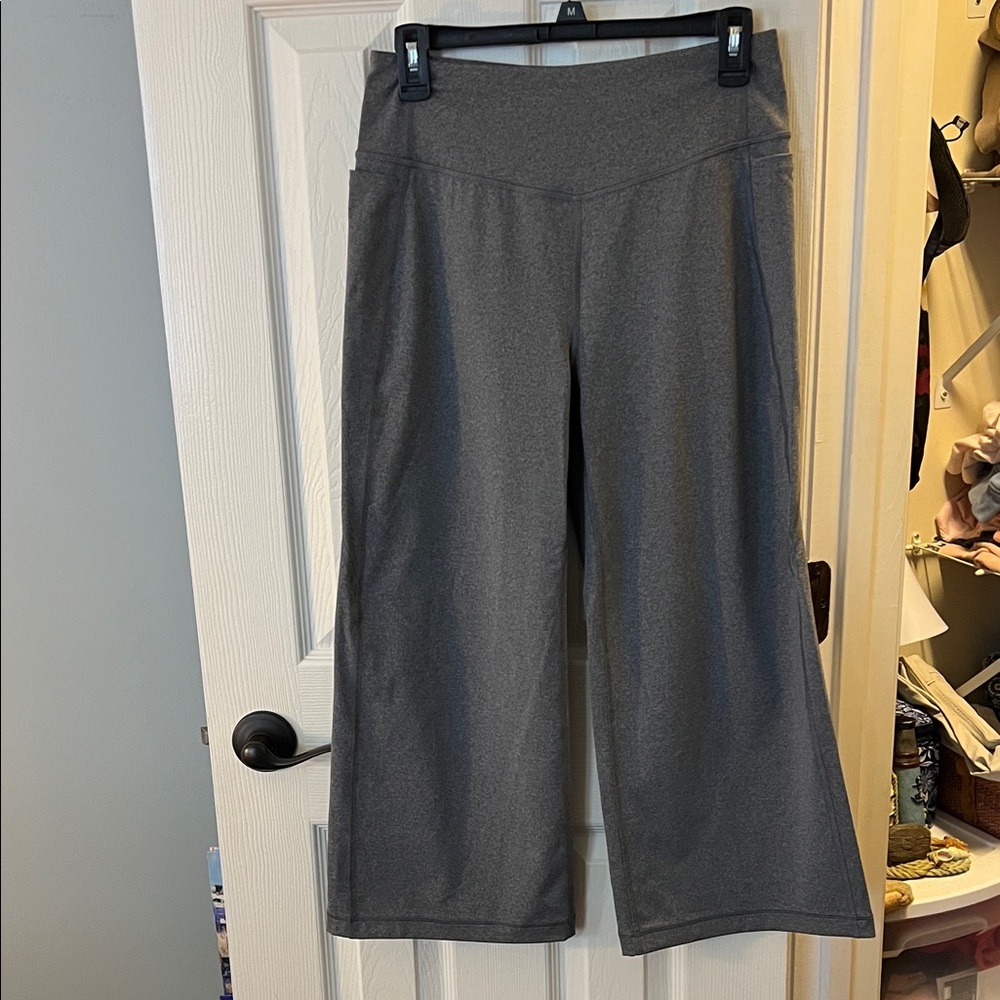 Tek Gear Gray Ankle Cropped Flared Pants; Size Large